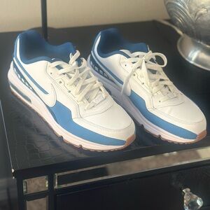 Nike White and Blue Men's Athletic Shoes
